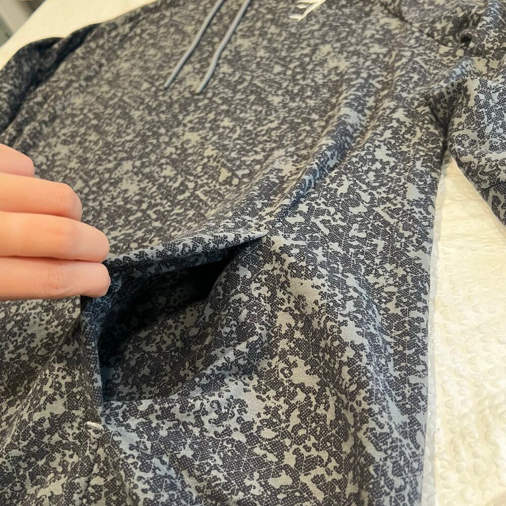 Gymshark black/gray camo hoodie for men size medium - Picture 3 of 9